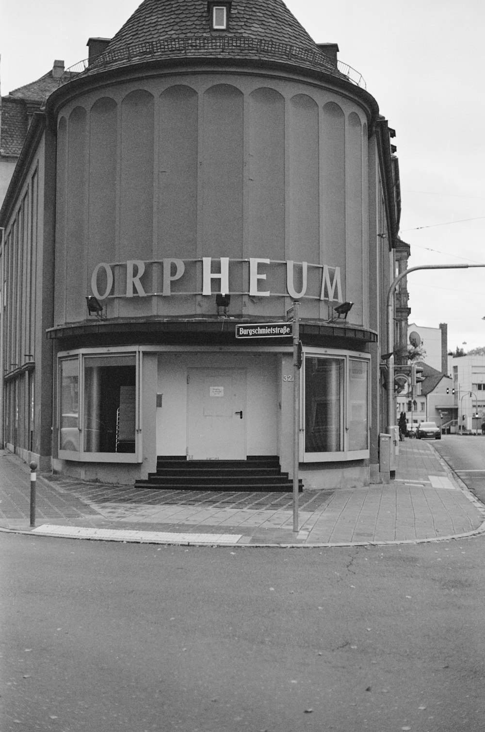 a black and white photo of a large building