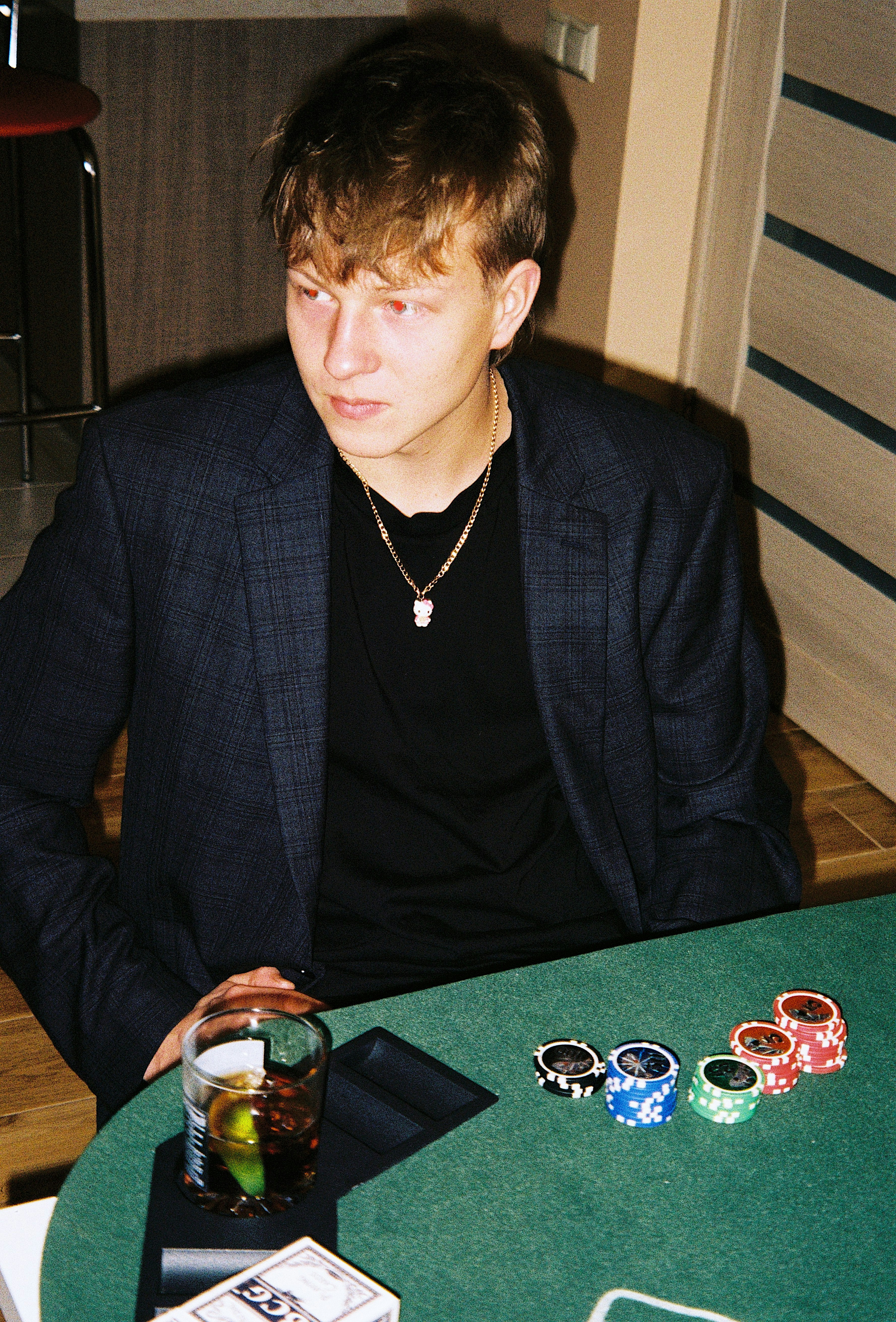 photo-1674644855943-983c1a964c00?ixid=M3wxMjA3fDB8MXxzZWFyY2h8MTR8fHBva2VyJTIwc3Rha2V8ZW58MHx8fHwxNzY0NDQwOTIxfDA\u0026ixlib=rb-4.1.0