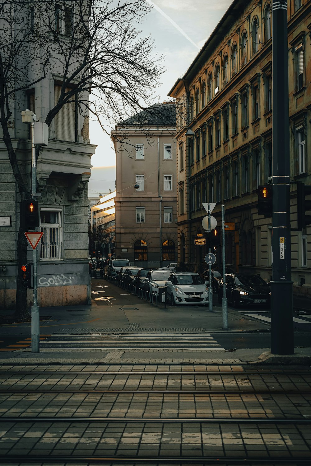 a city street filled with lots of traffic next to tall buildings