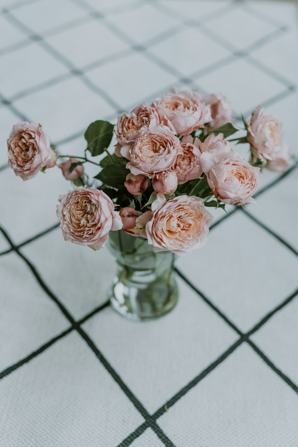 a vase filled with lots of pink flowers