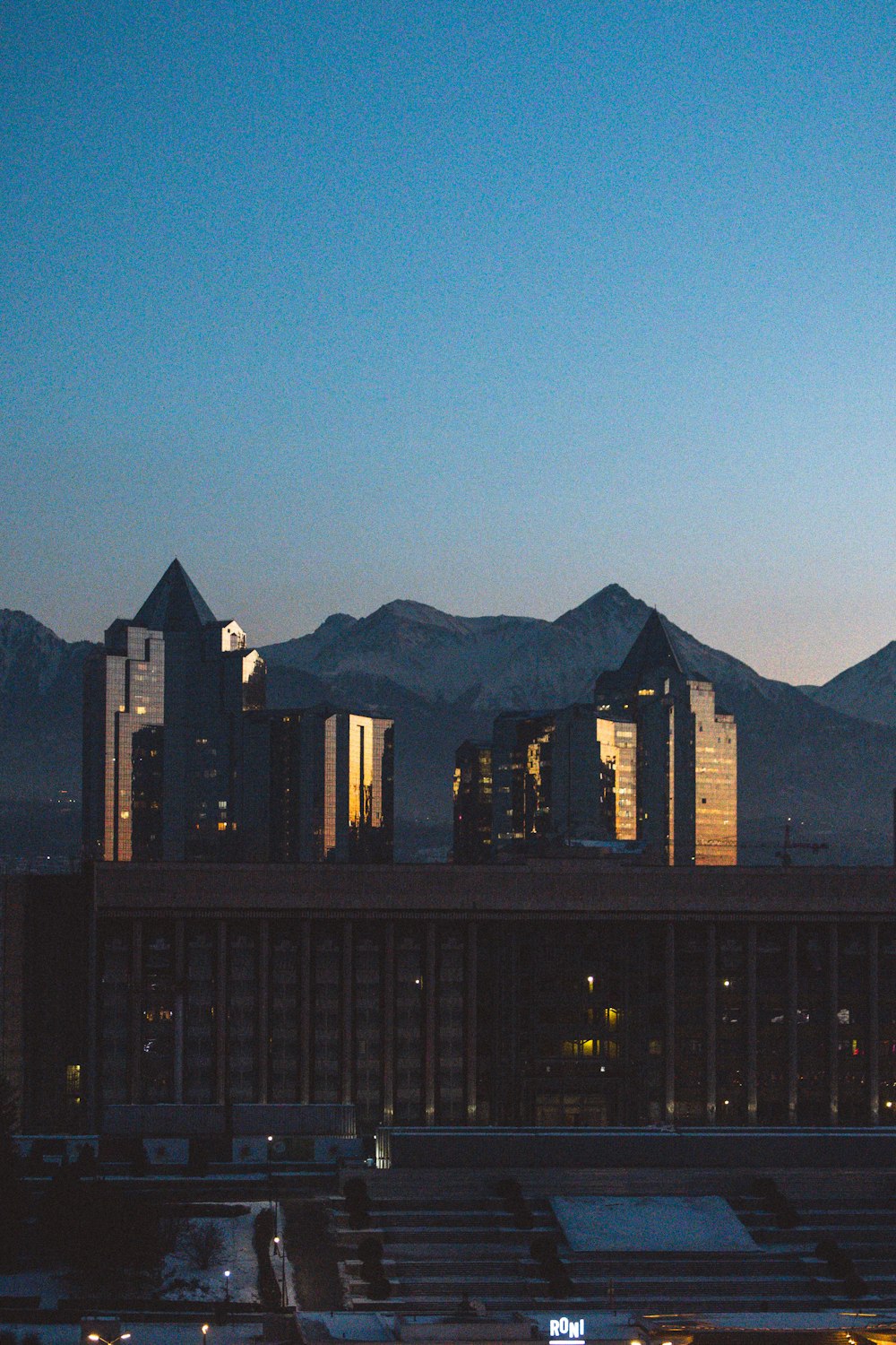 a city skyline with mountains in the background