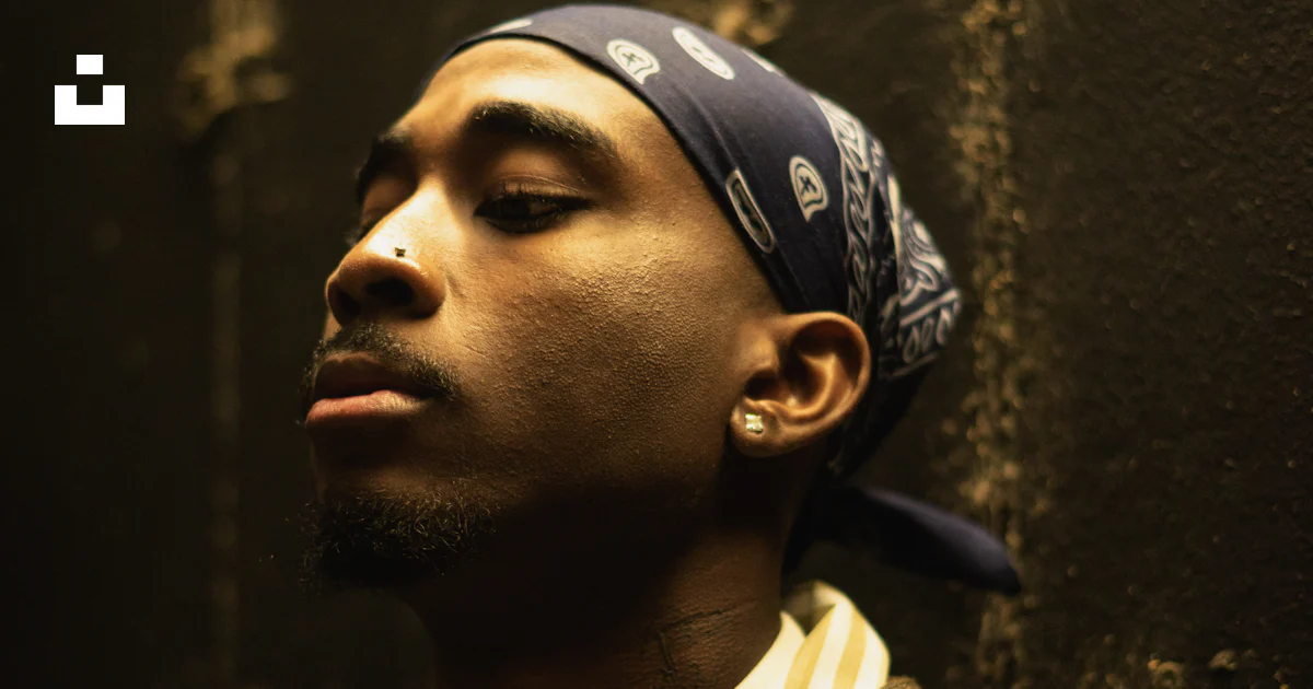 A man with a bandana on his head photo – Free Portrait Image on Unsplash