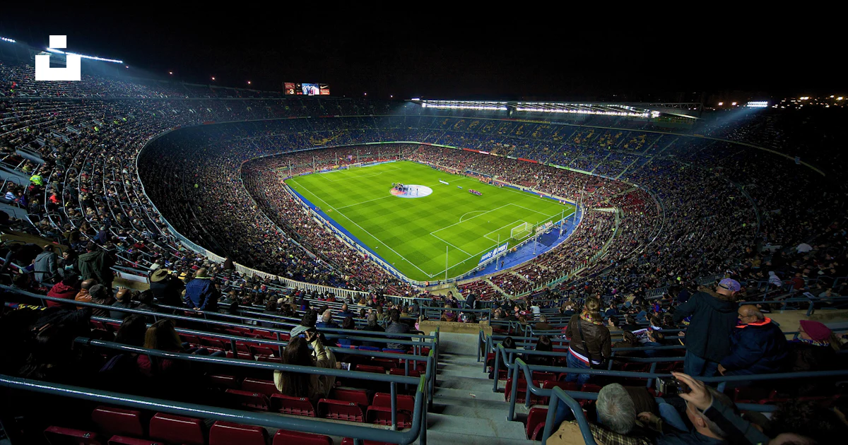 Foto Un Estadio Lleno De Mucha Gente Viendo Un Partido De F tbol foto-un-estadio-lleno-de-mucha-gente-viendo-un-partido-de-f-tbol