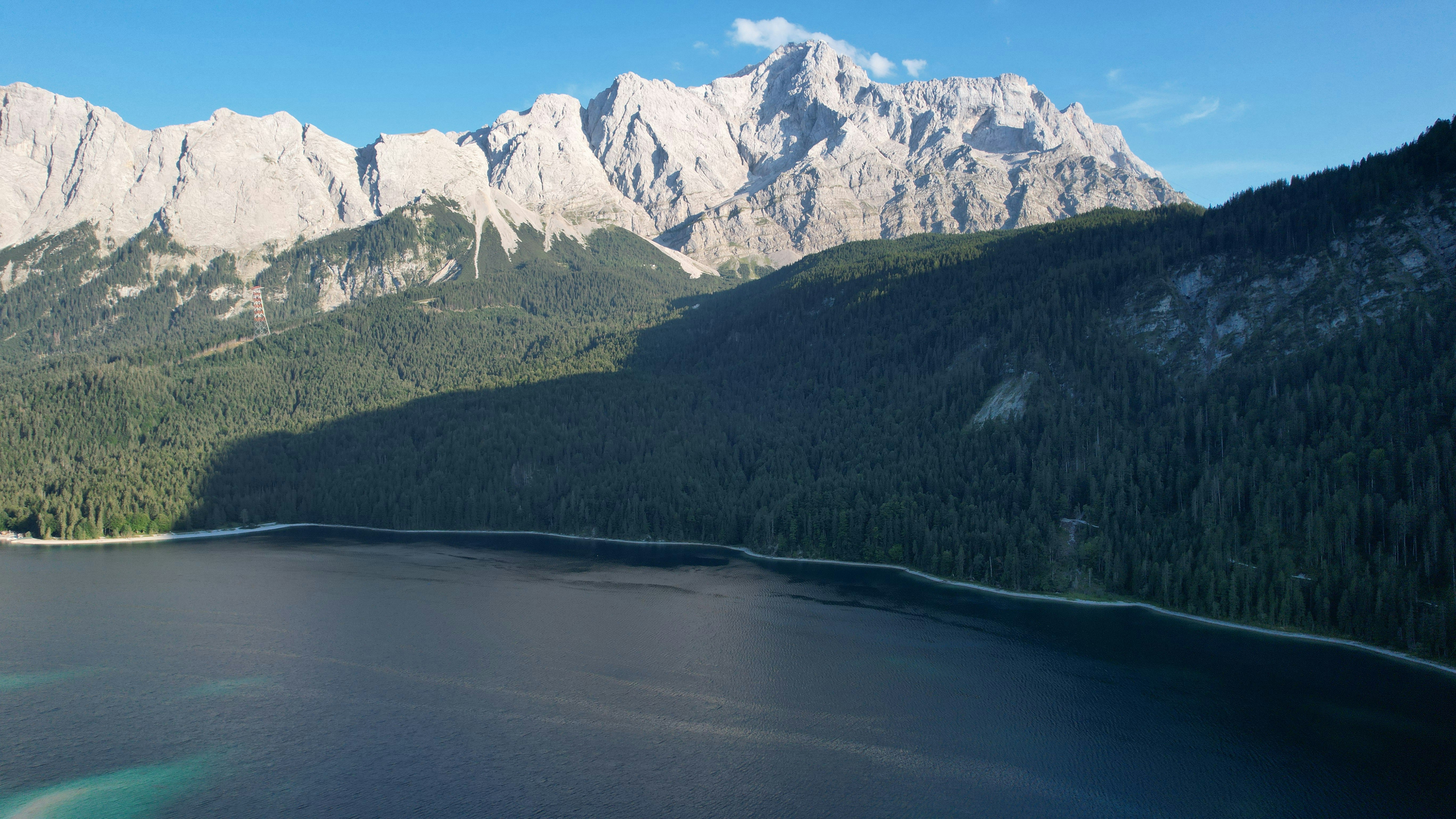 Photo by mortezakhalili