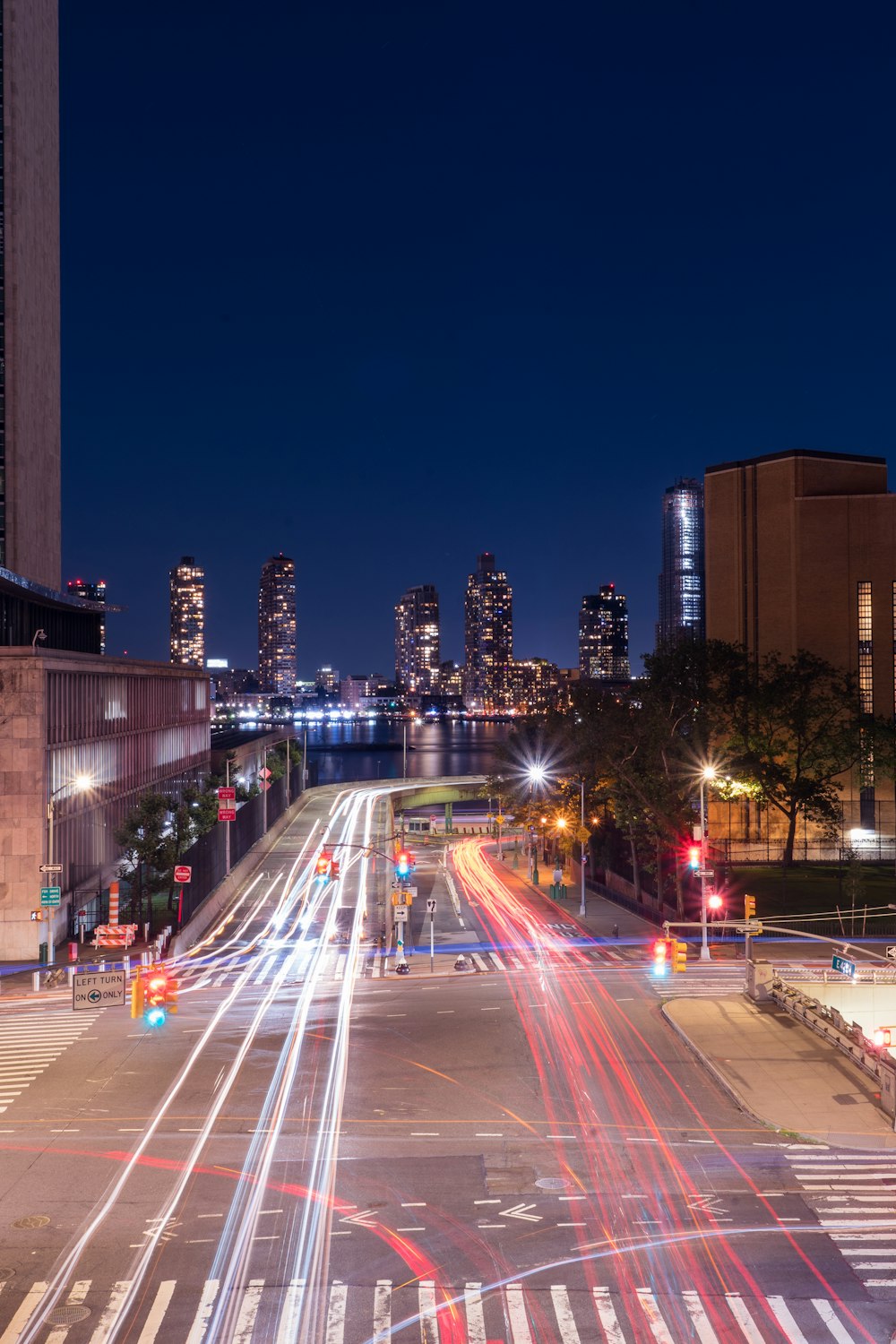 a city street filled with lots of traffic at night