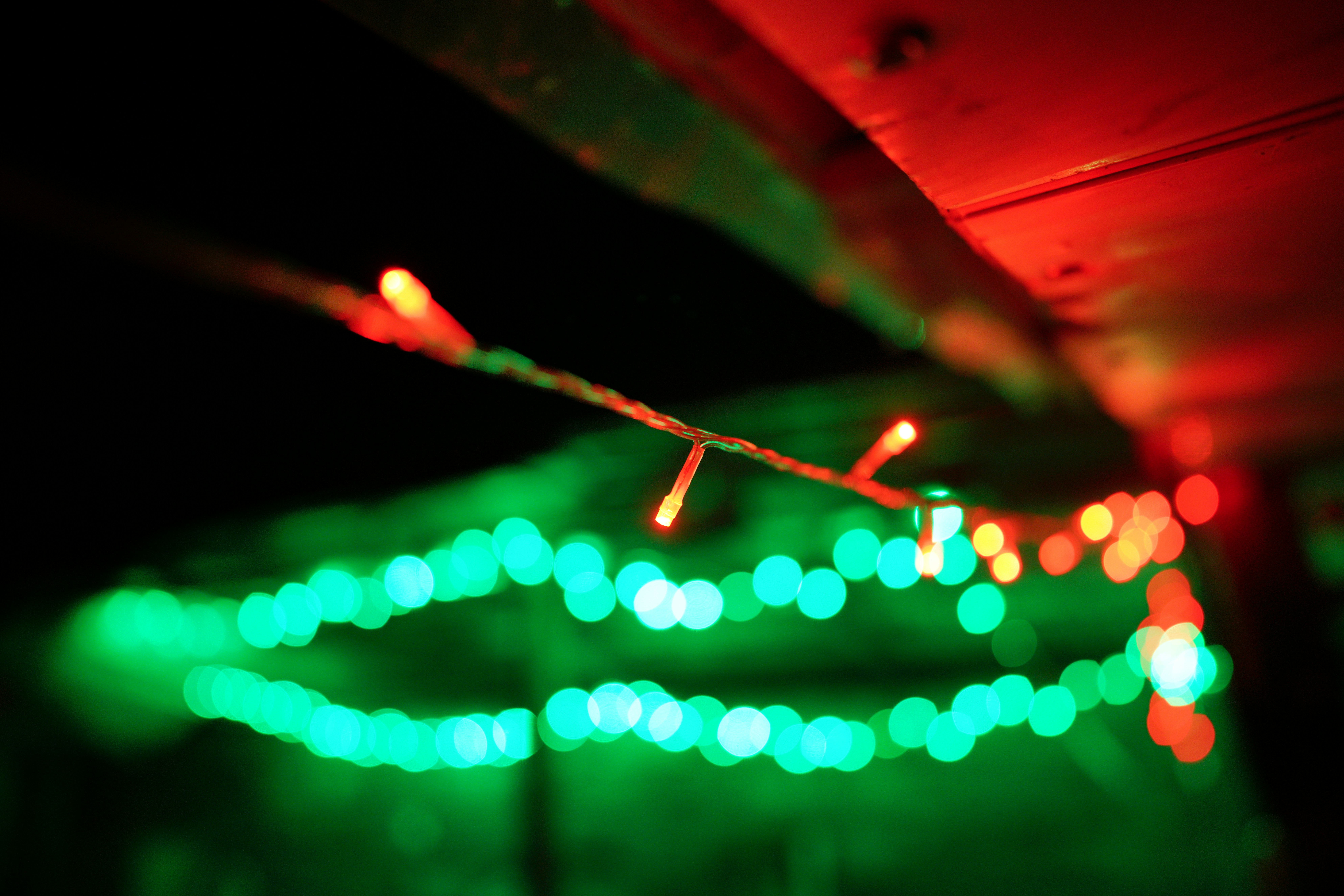 a close up of a string of christmas lights