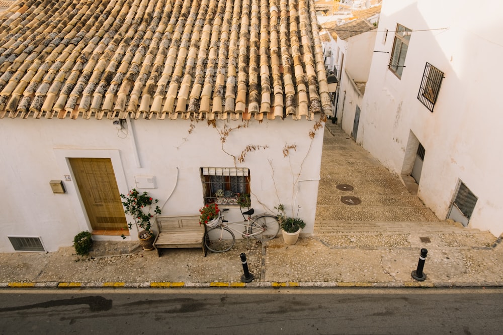 a small white building with a wooden door