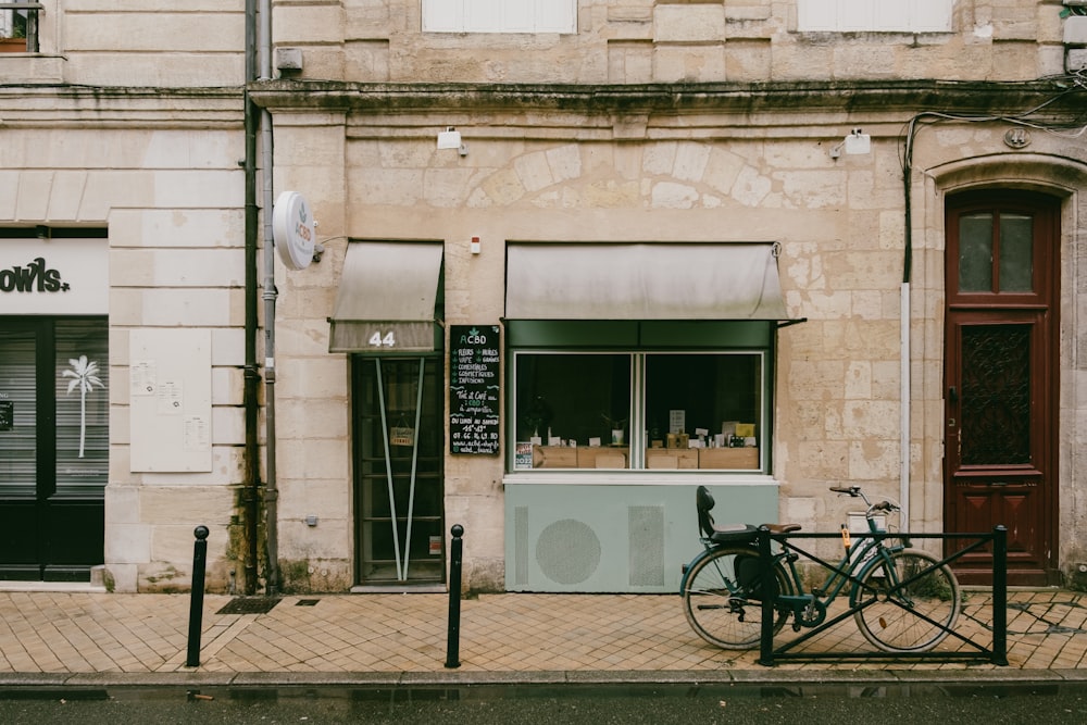 a bicycle is parked outside of a coffee shop