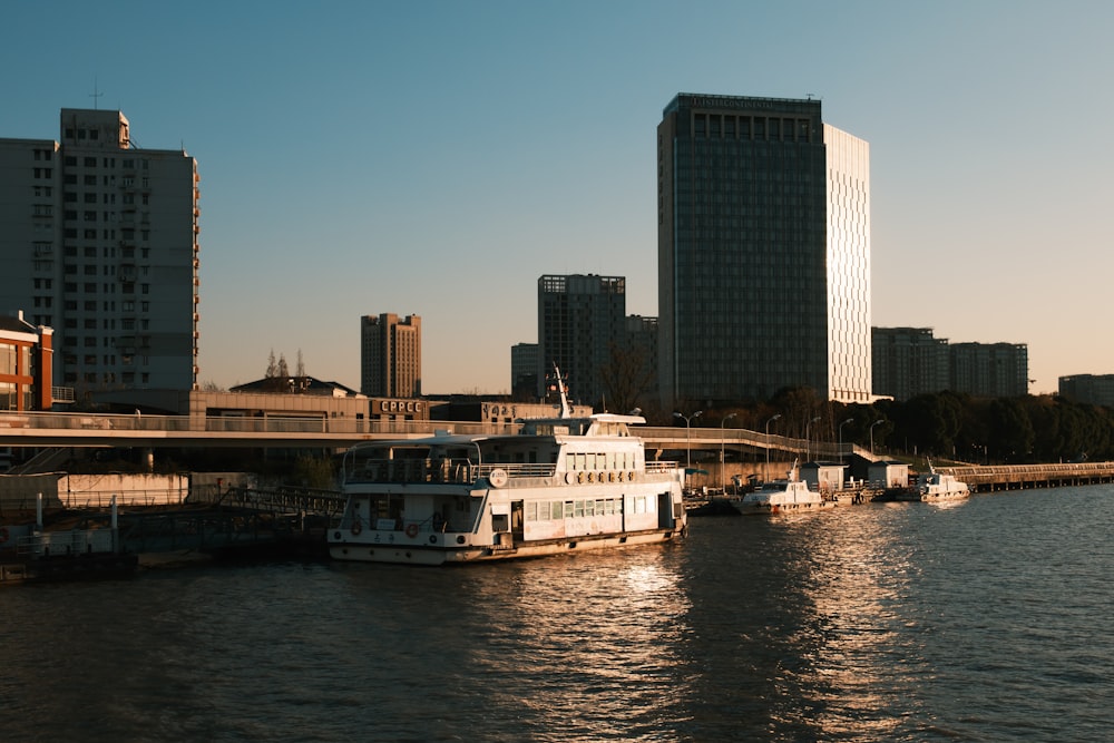 a boat is docked in the water in front of a city