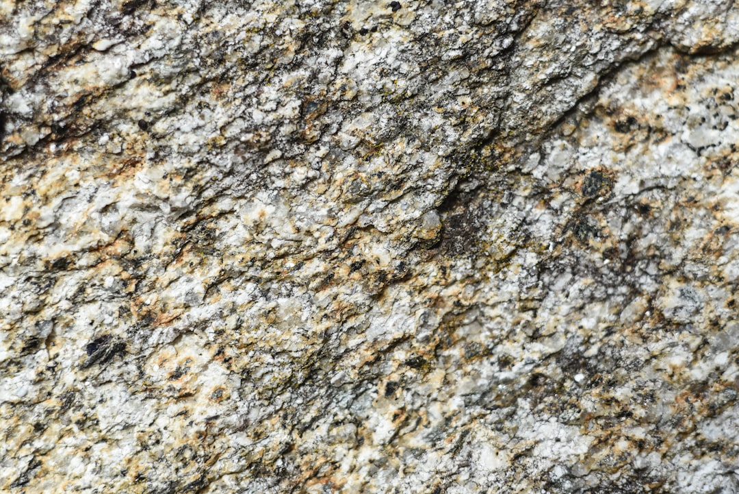 KAMWIS. GRANIT, MARMUR, PIASKOWIEC.