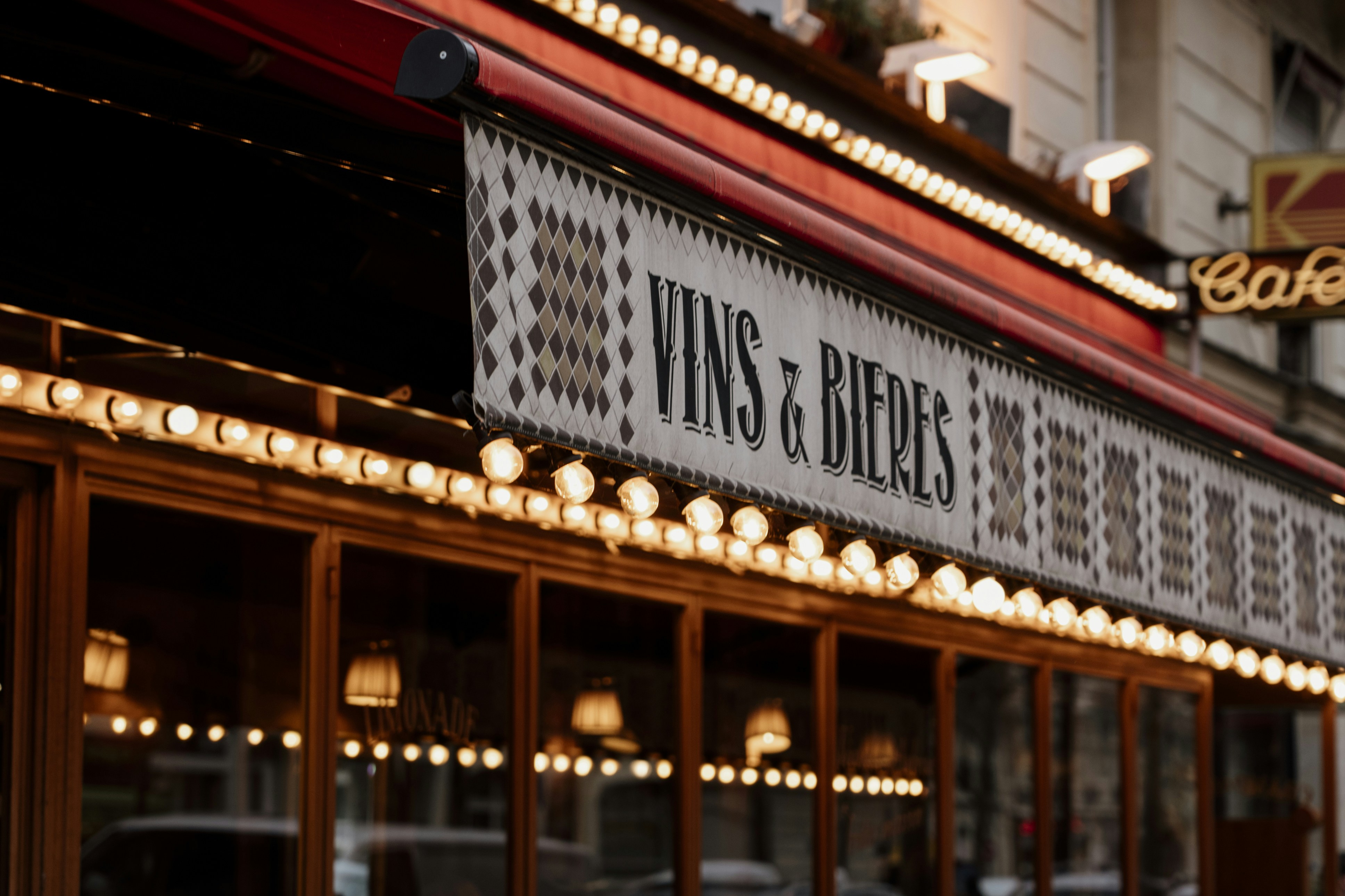 조명매장 음식 사진