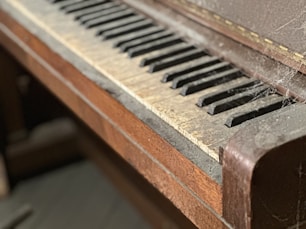 a close up of a piano with a wooden case