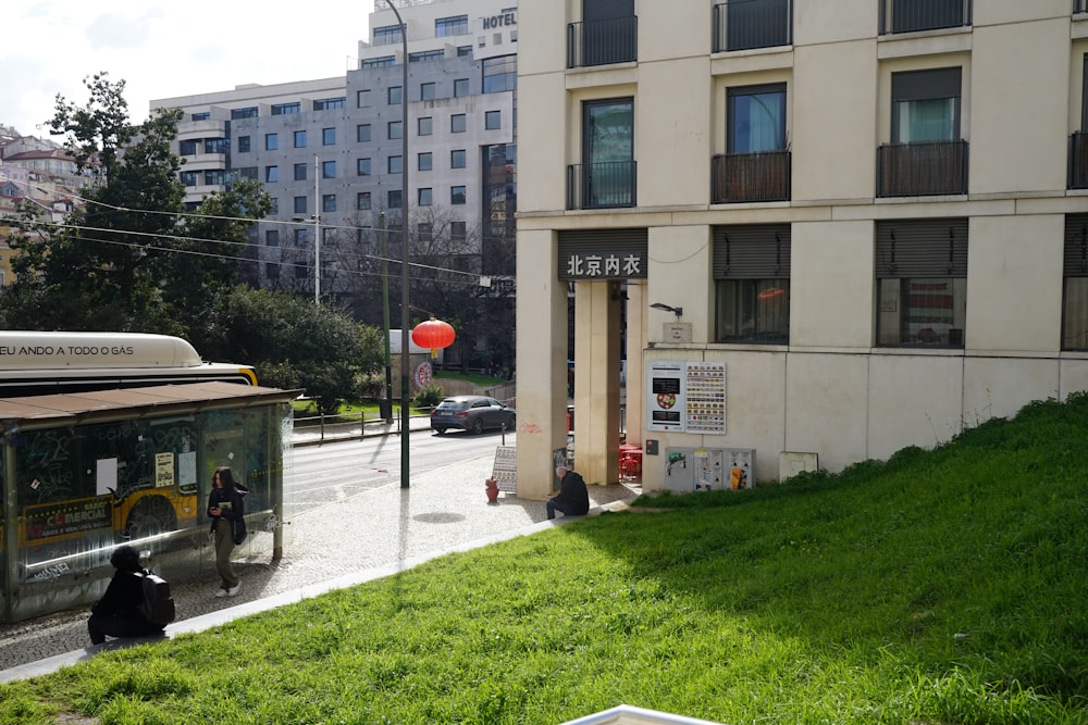 a bus parked on the side of a road next to a building