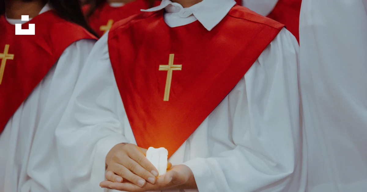 A group of people wearing red and white robes photo – Free Thành phố hồ ...