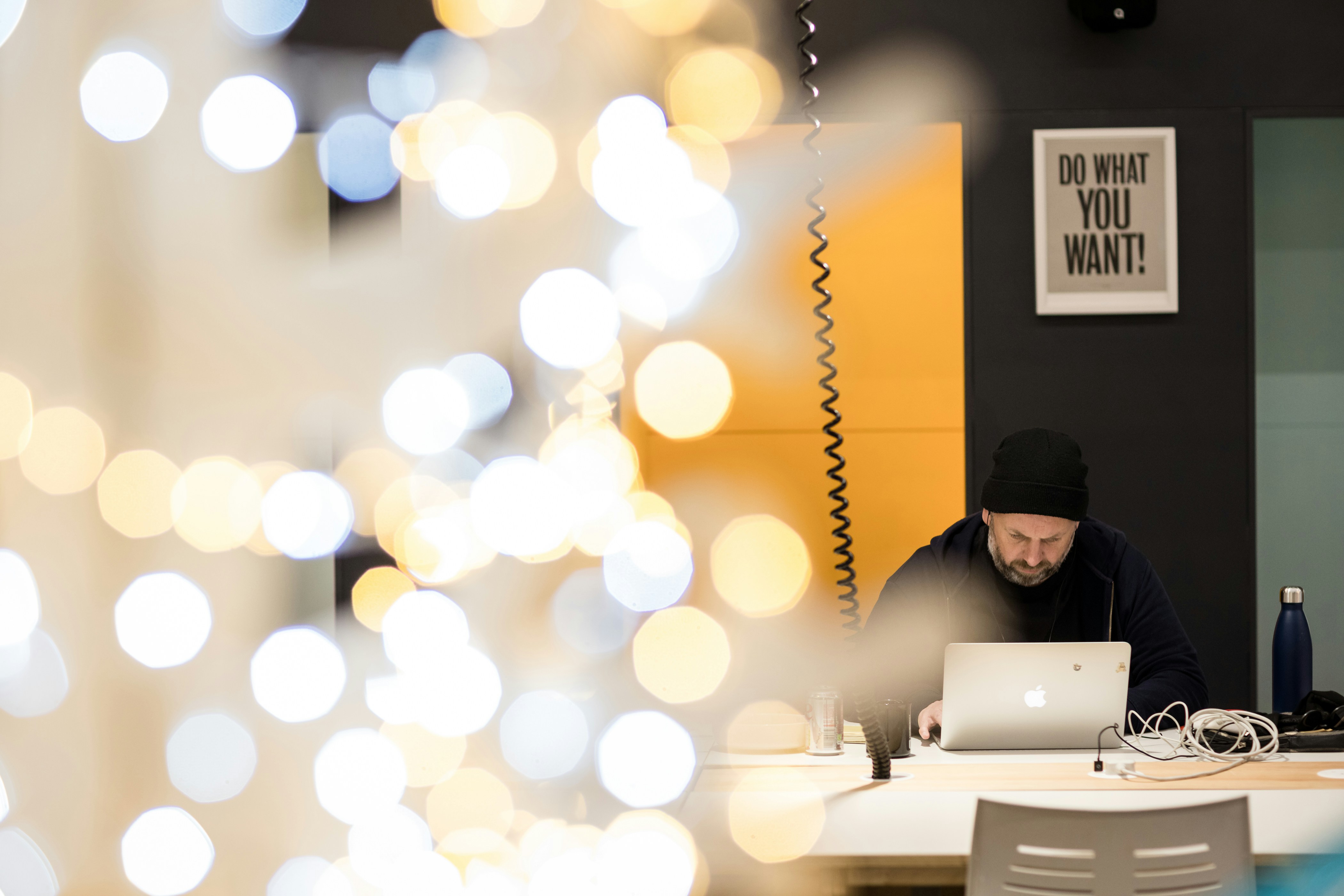 지역 기업 중심 신산업 투자 확대와 정책 변화 점검 - a man sitting at a table working on a laptop