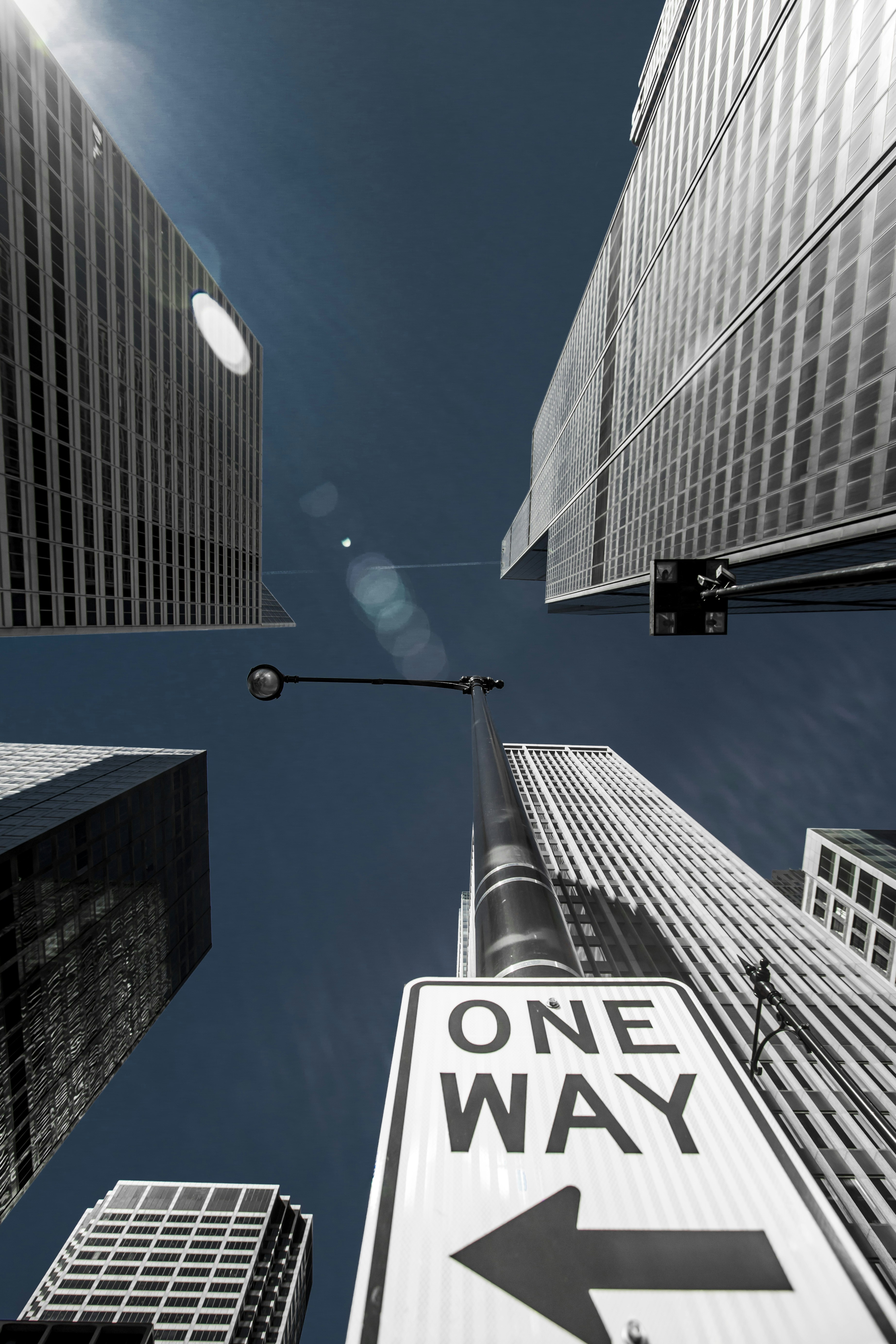 a one way sign in the middle of a city