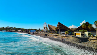a beach next to the ocean with people on it