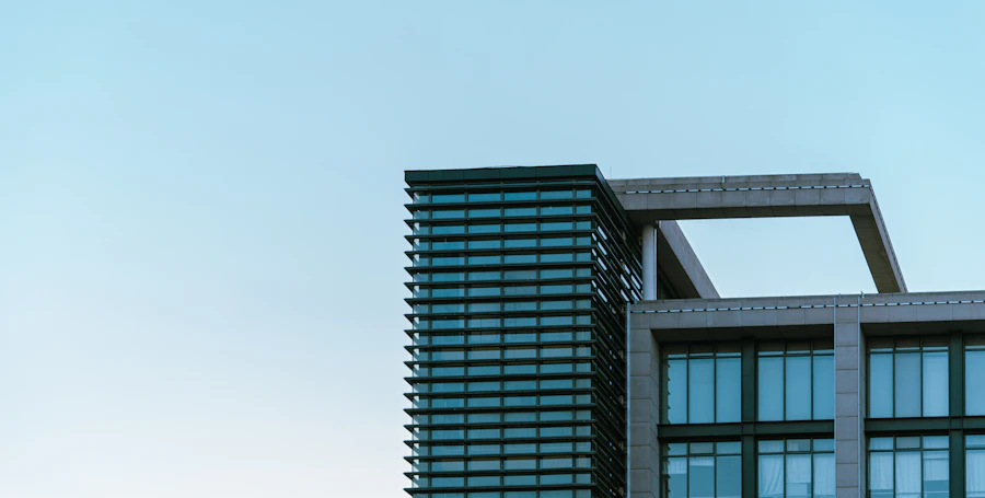 Edifício corporativo projetado pelo [NOME DO ESCRITÓRIO]