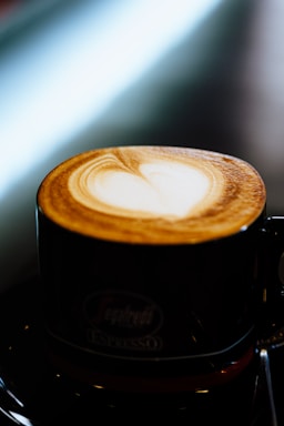 A beautifully crafted cappuccino with latte art.
