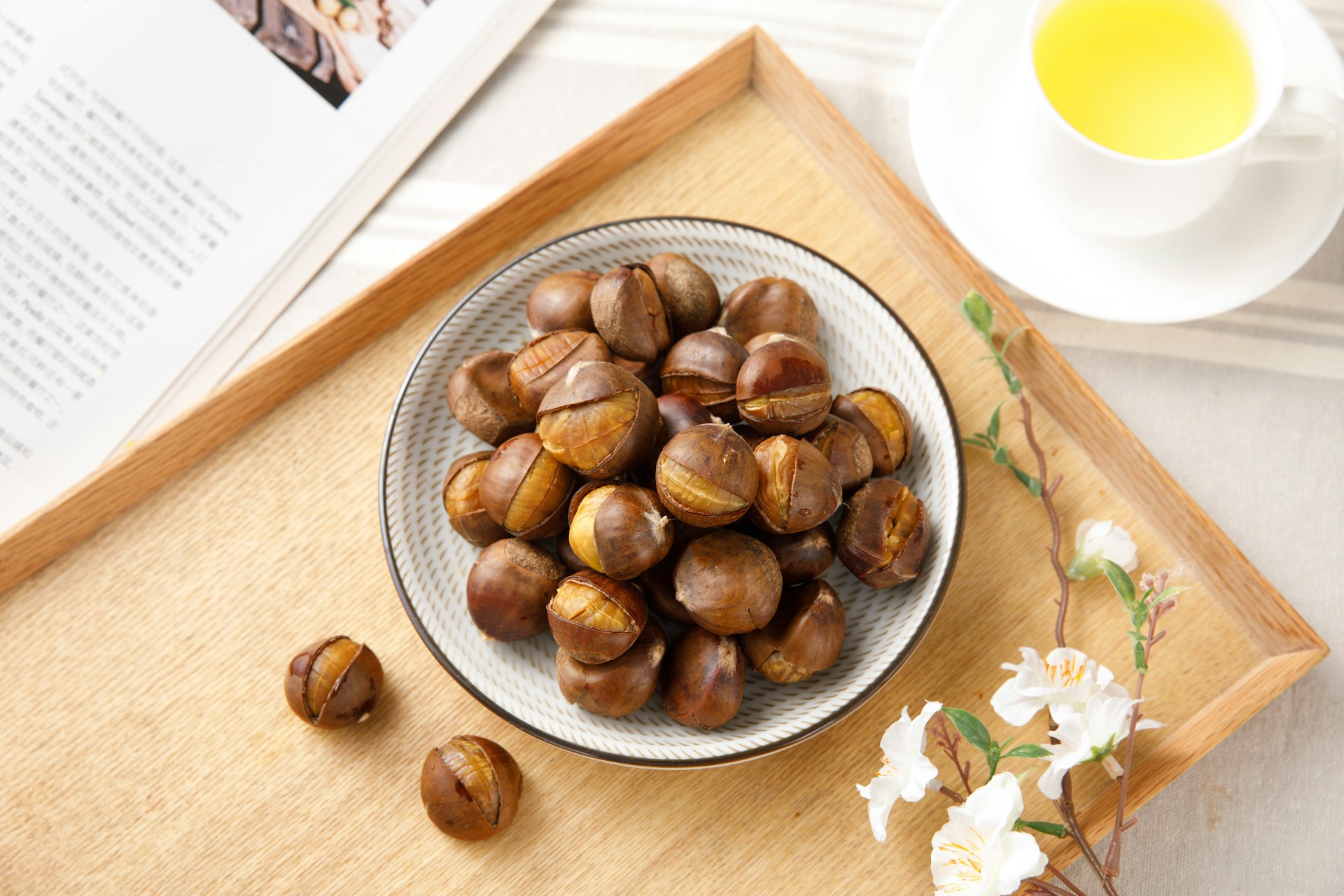 black and white bed linen