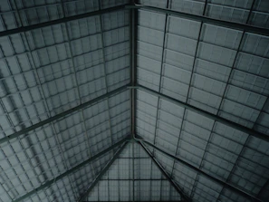 a view of the ceiling of a large building
