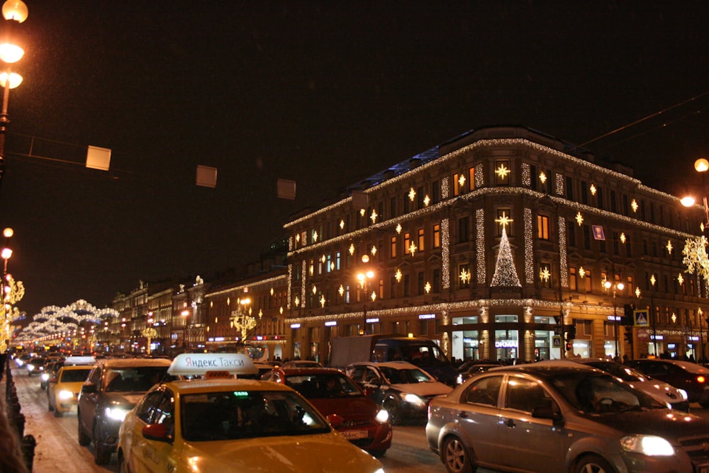 a city street filled with lots of traffic at night