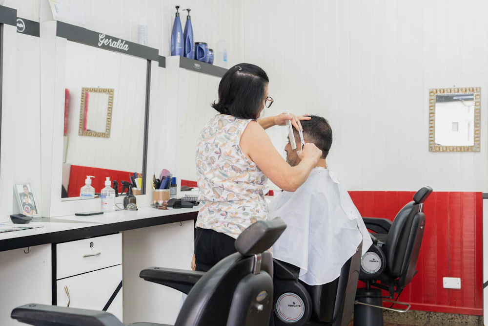 An independent hairstylist shaping a client’s haircut