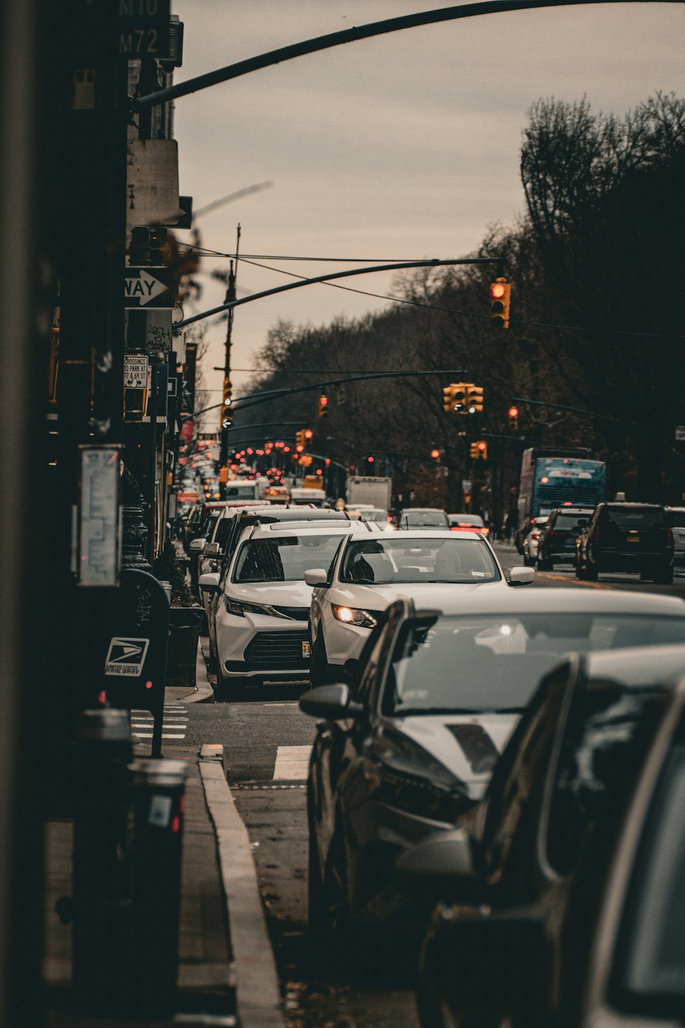 a city street filled with lots of traffic