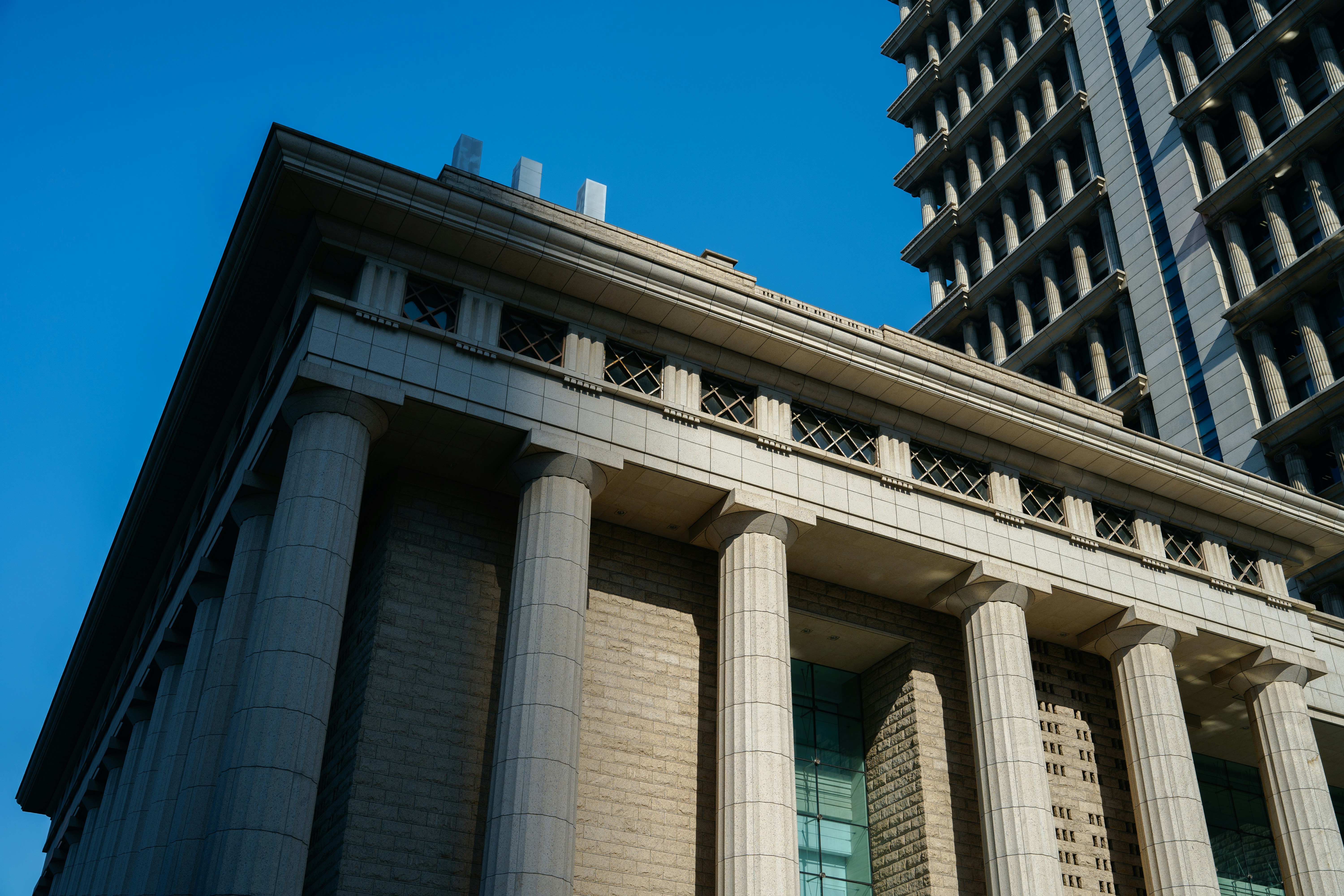 Fed's Waller Backs December Rate Cut Amid Weakening Job Market