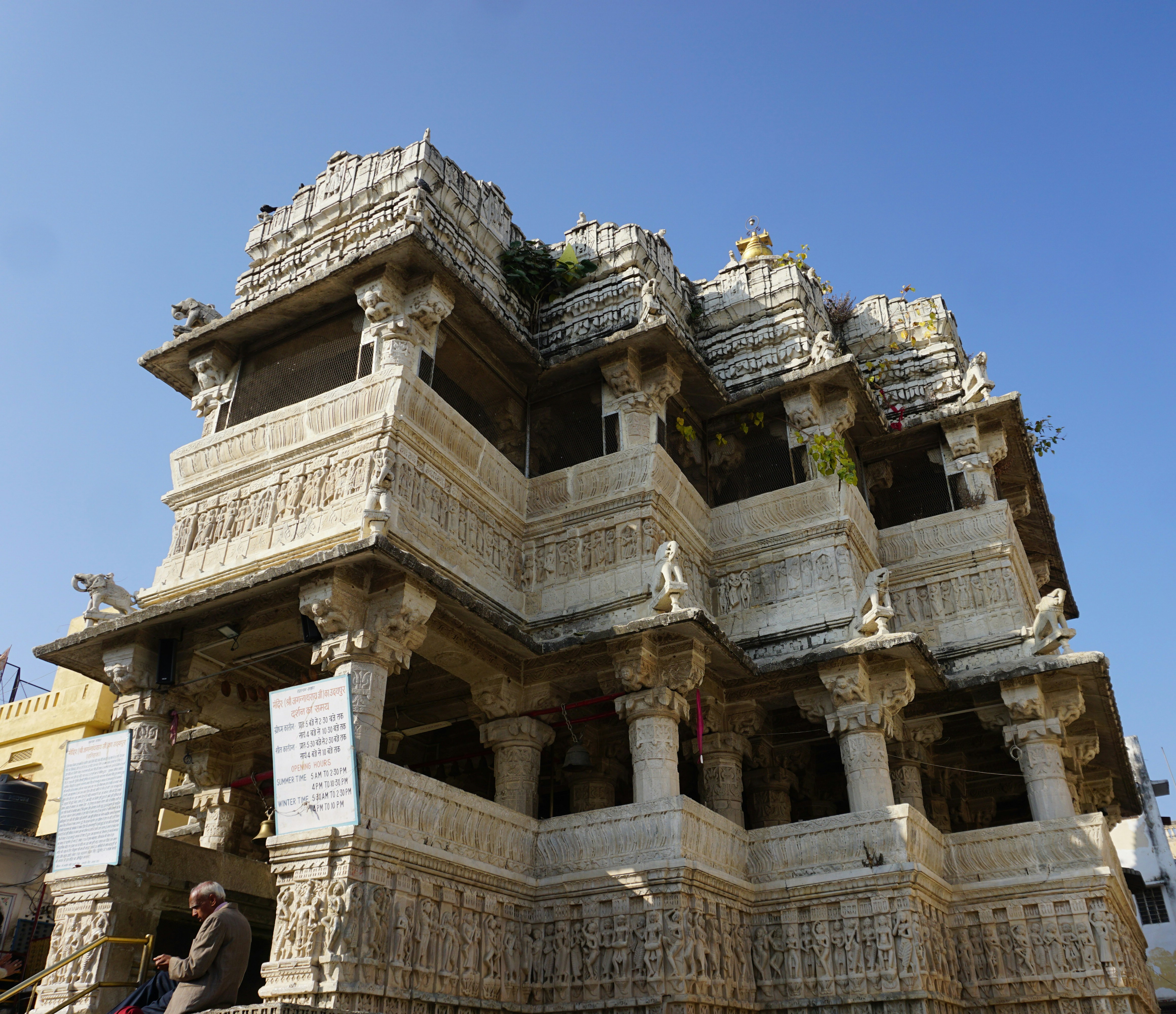 a very tall building with some statues on top of it