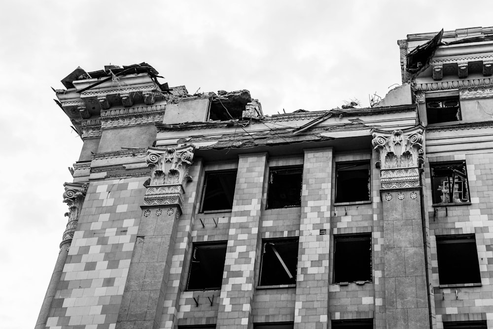 a black and white photo of an old building