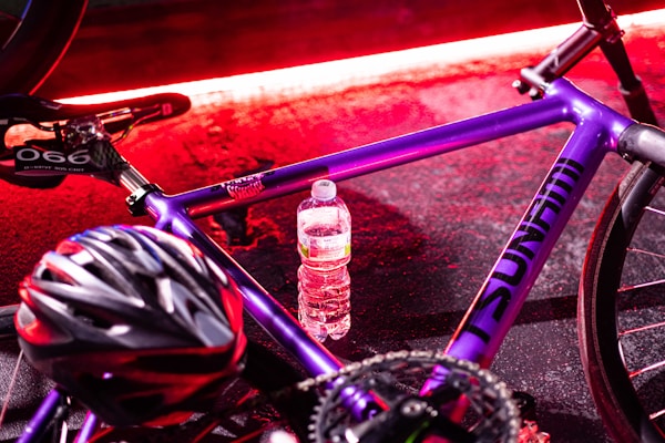 Cycling Nutrition on the Bike: Gels, Bars, Hydration, and Timing