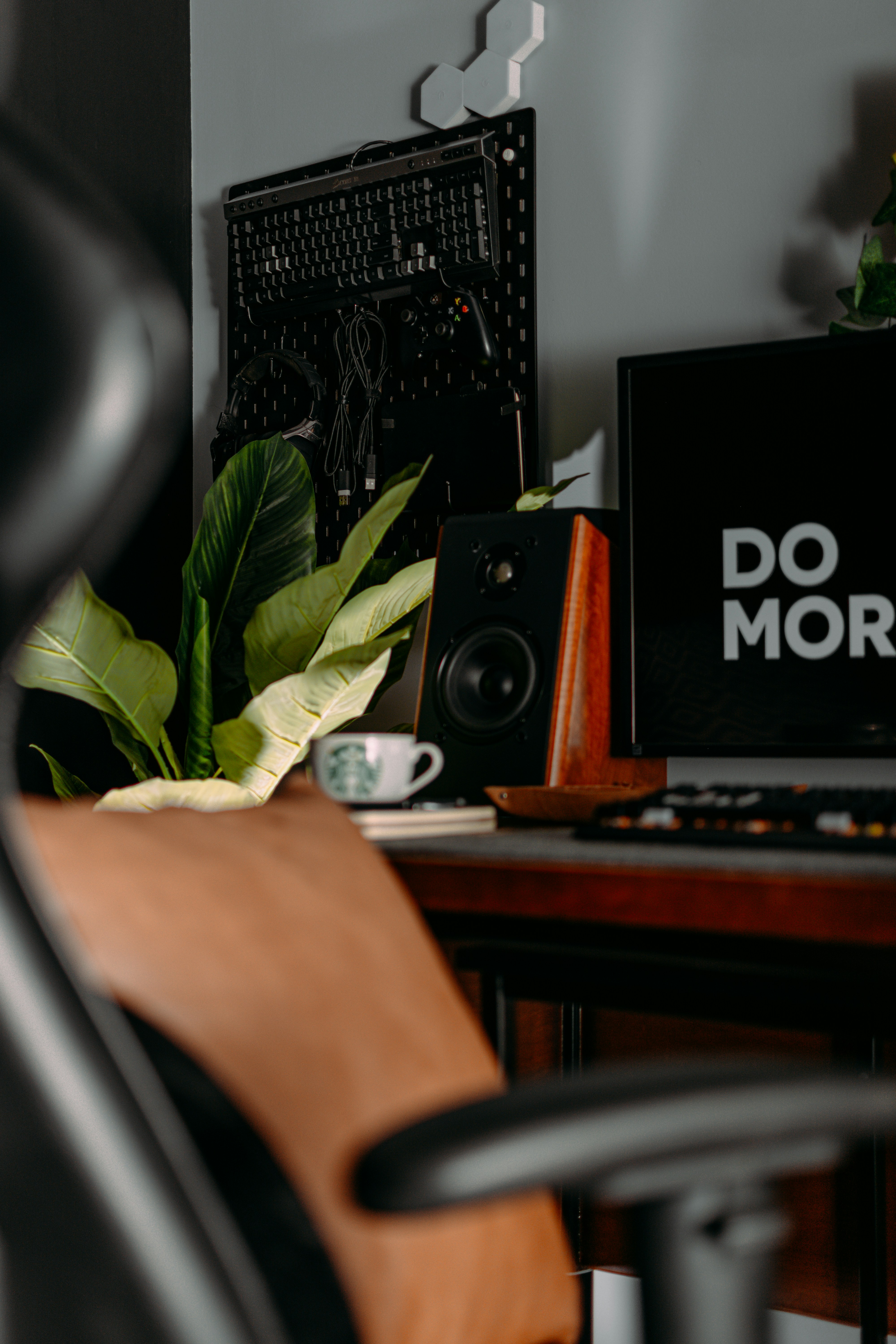 Achieving work goals in dynamic settings