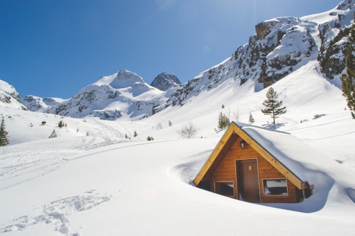 Family enjoying a mountain cabin surrounded by snow