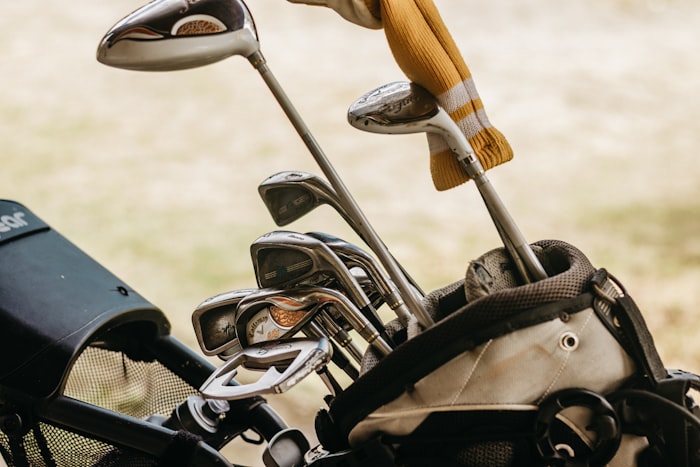 Golf bag with clubs