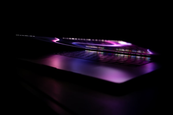 AIテクノロジーを象徴するノートパソコンの画面