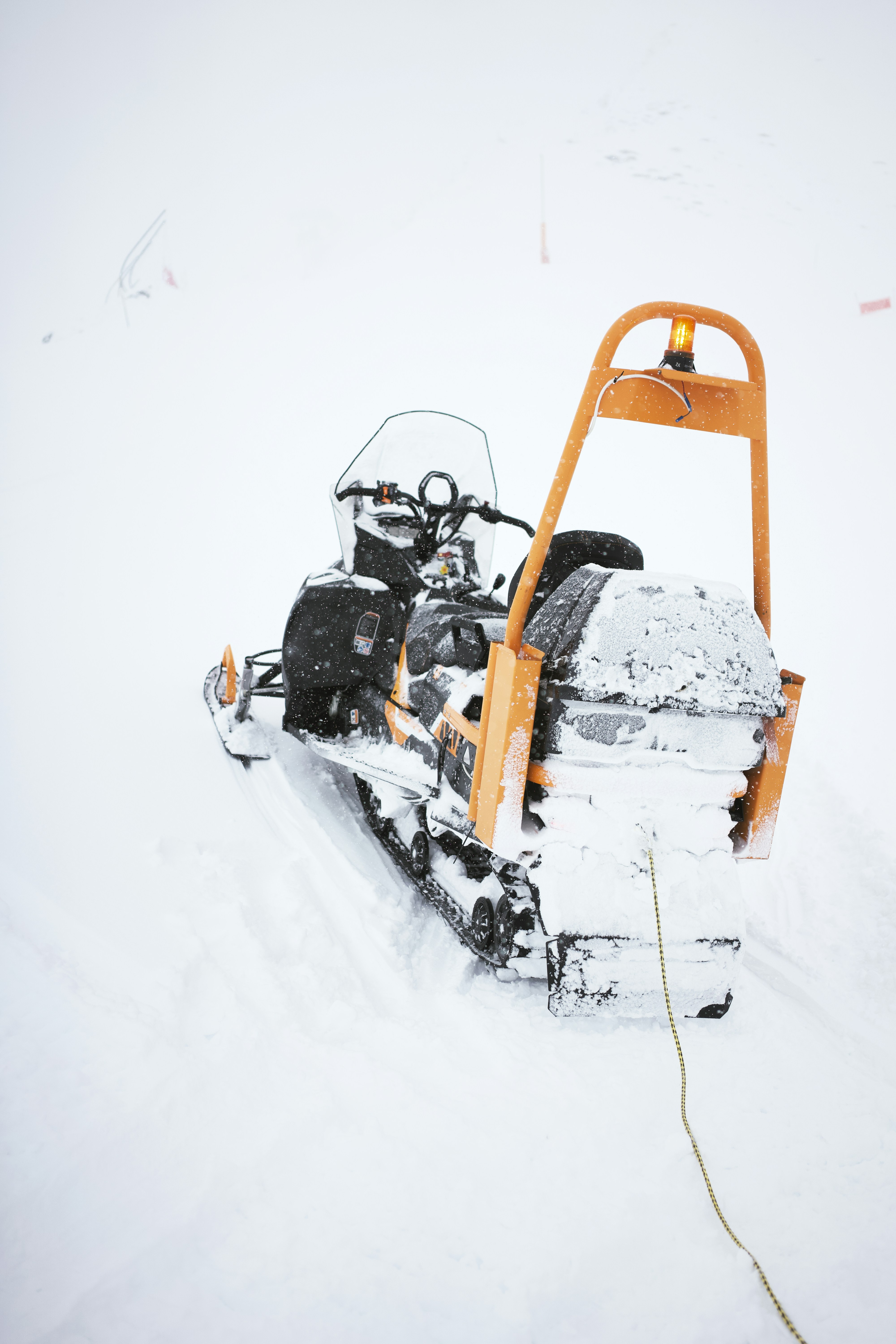 A snowmobile is parked on a snowy hill photo – Free Snow Image on Unsplash