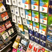 An engaging visual of colorful gift cards and cashback rewards displayed on a table.