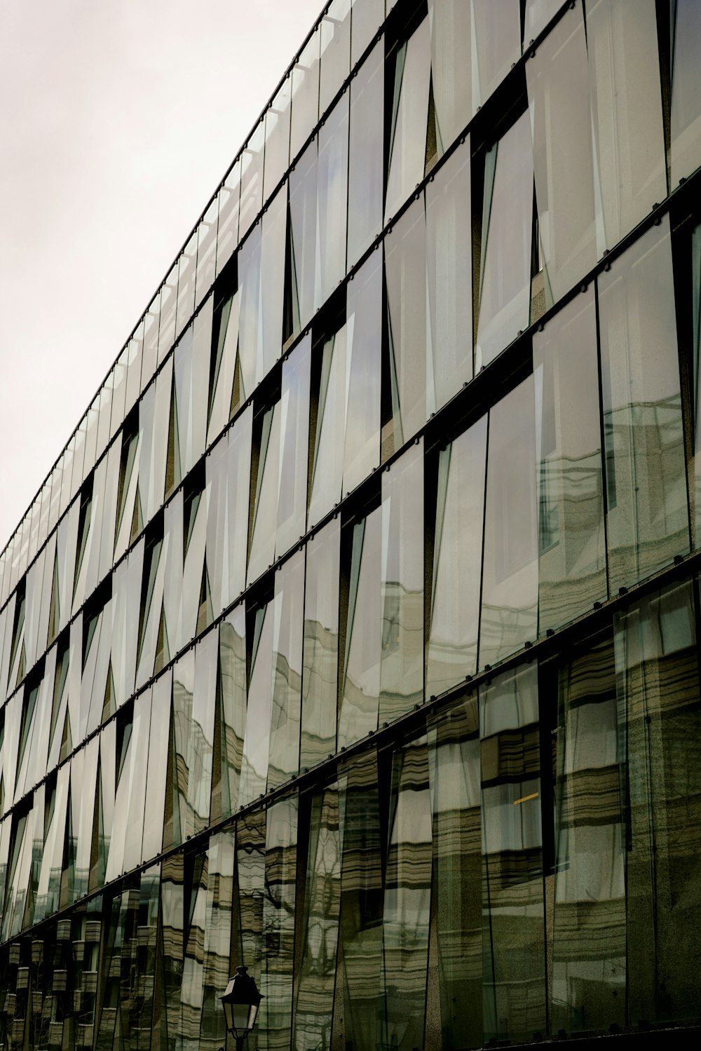 a building that has a lot of windows on it