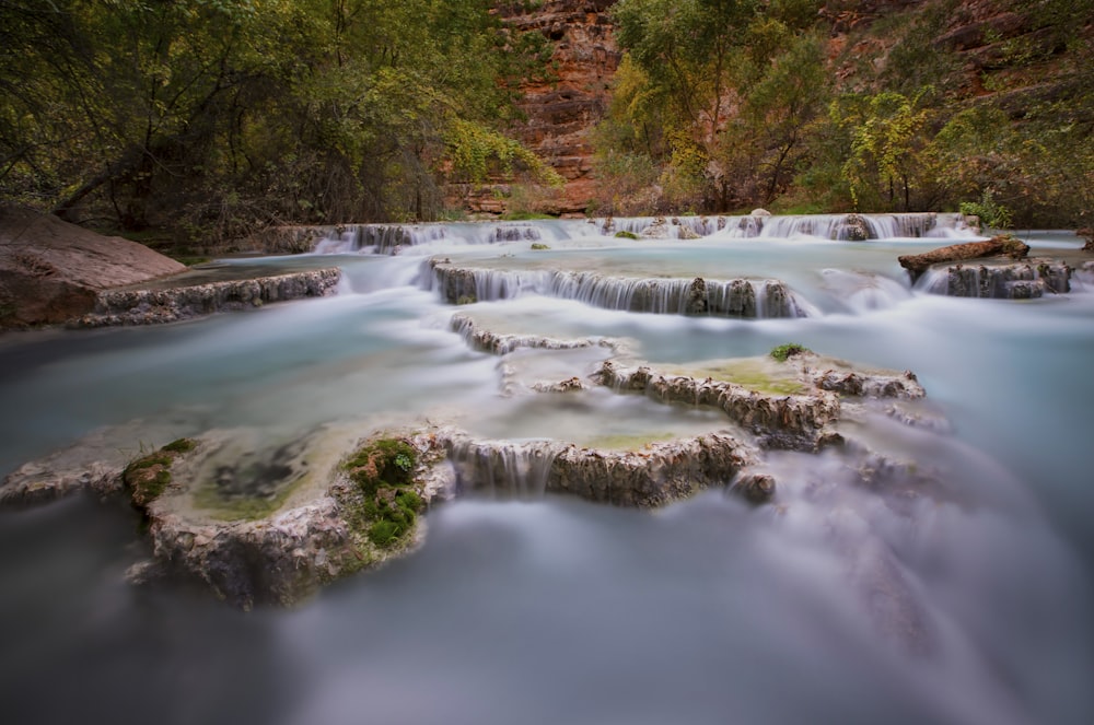 a river that has some rocks in it