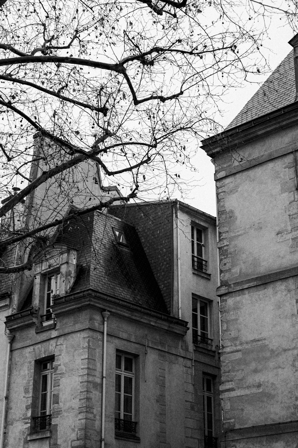 a black and white photo of an old building