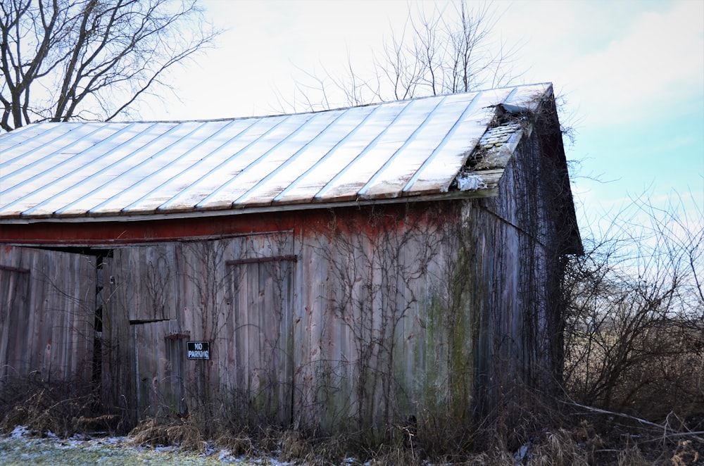 a run down barn with a metal roof