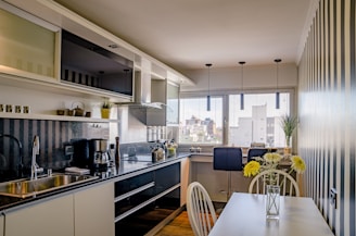 Grease-free stove and countertops after deep kitchen cleaning in Florida