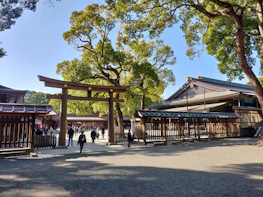 Peaceful hermitage area with saintly memorials near the temple grounds.