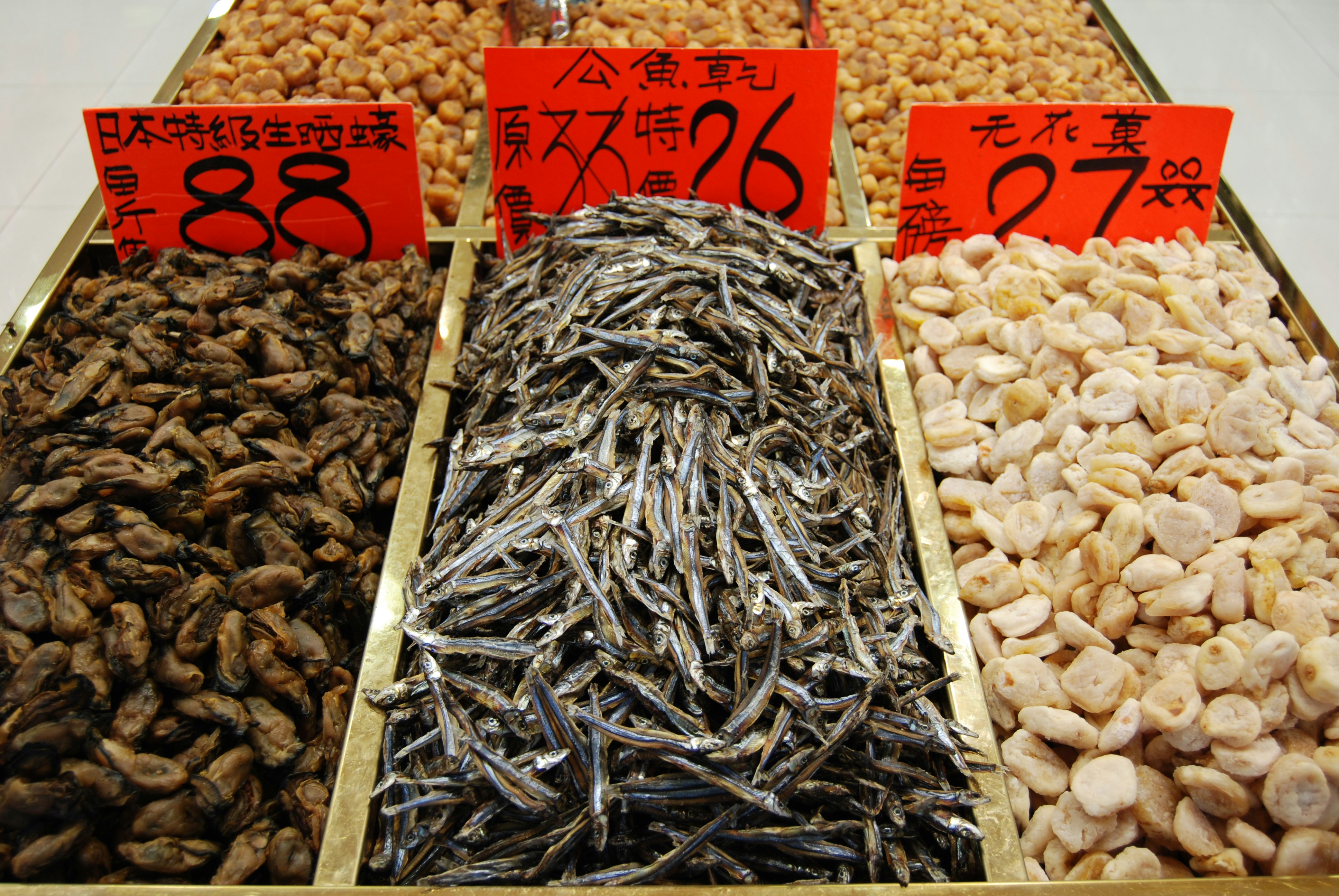 Flake vs Pellet Fish Food: Which Is Better?