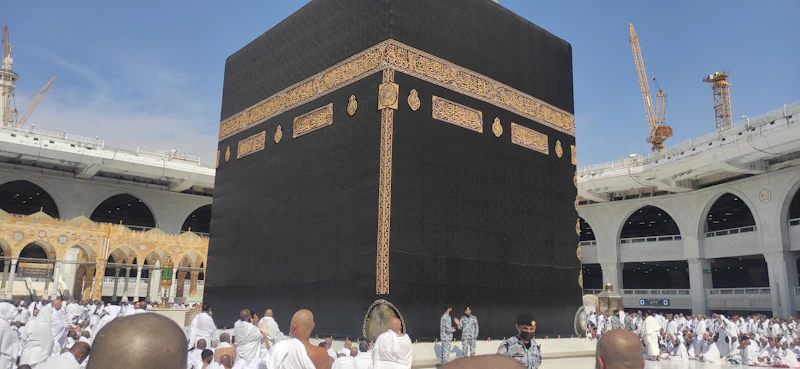 Elegant mosque architecture for Umrah travel