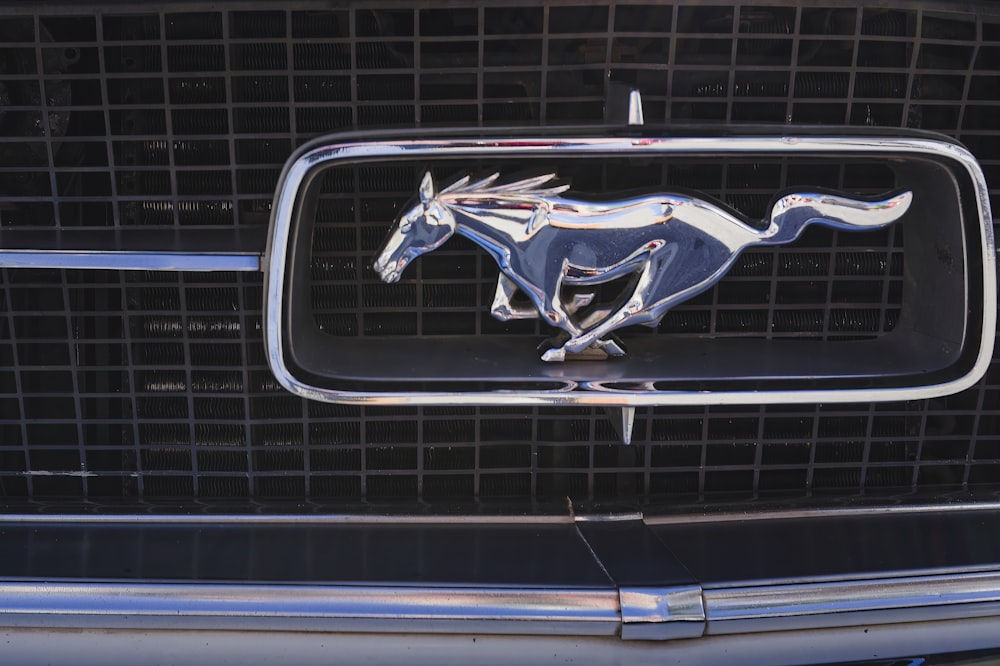 a horse emblem on the front of a car