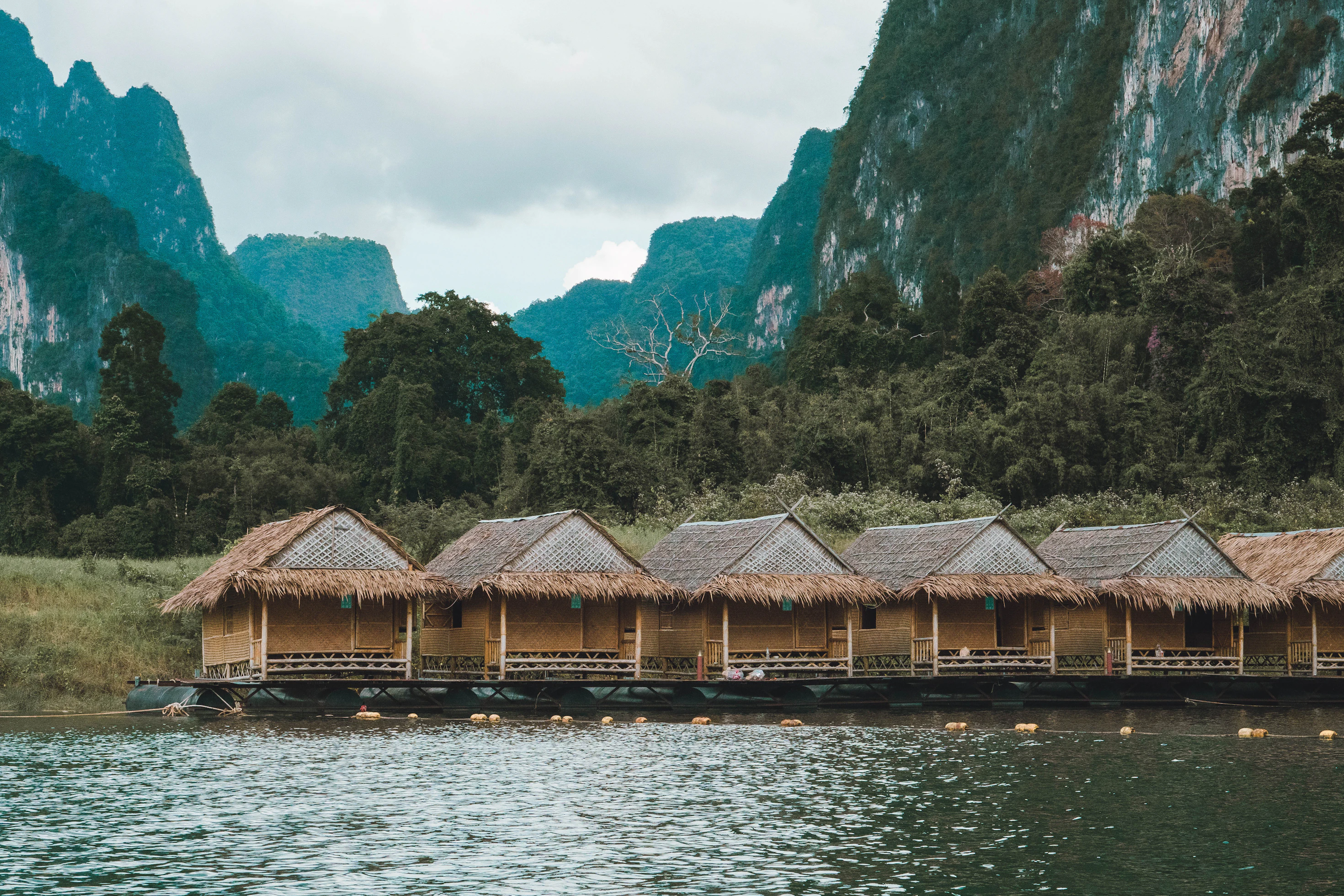 Khao-Sok-Nationalpark und Cheow-Lan-See