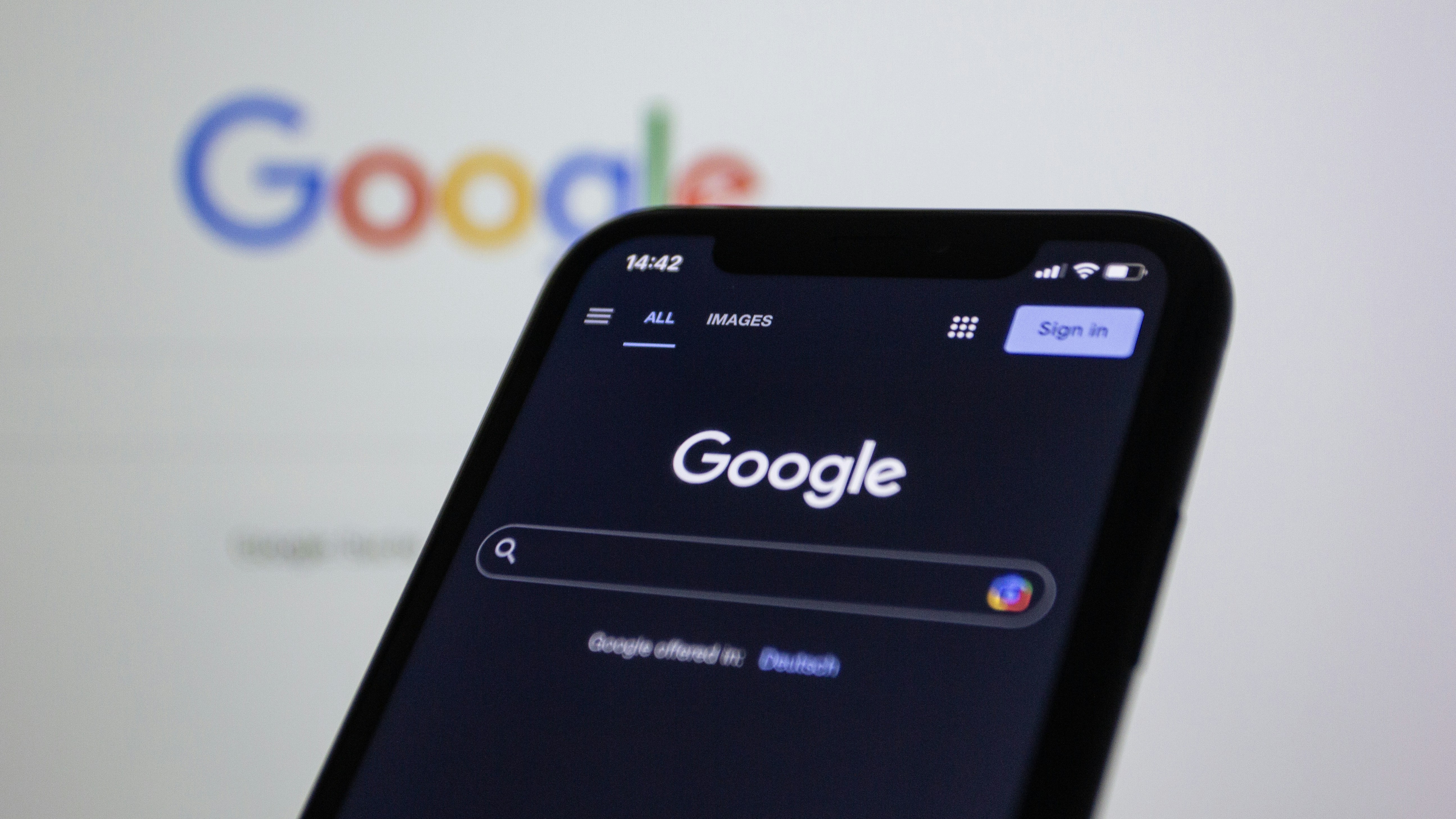 Google Pixel home screen user interface display