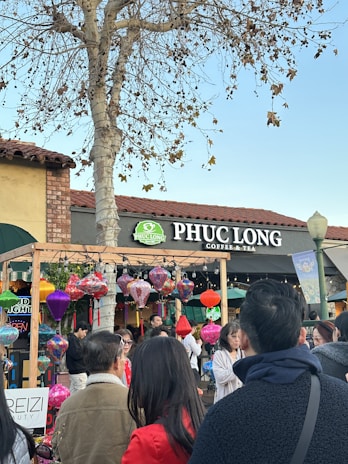 An exciting scene from a popular Vietnamese entertainment show.